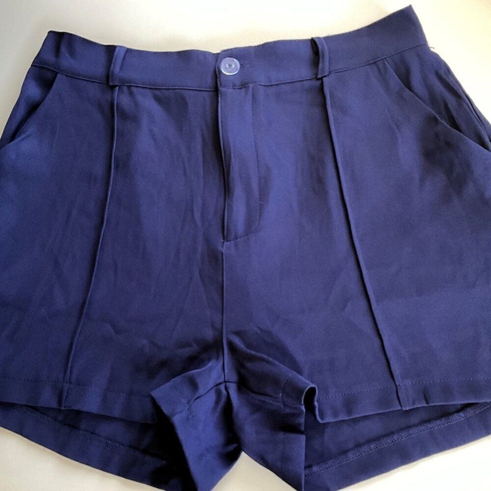 New Women's Navy Blue Pleated High-Rise Shorts (Fits Like L)